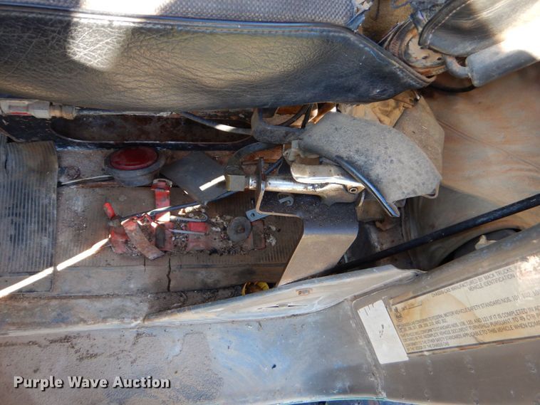 image for item DM4234 1985 Mack R686ST  dump truck