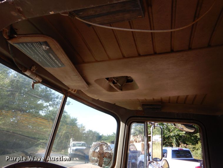 image for item DM4234 1985 Mack R686ST  dump truck