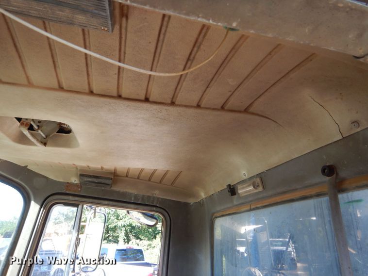 image for item DM4234 1985 Mack R686ST  dump truck