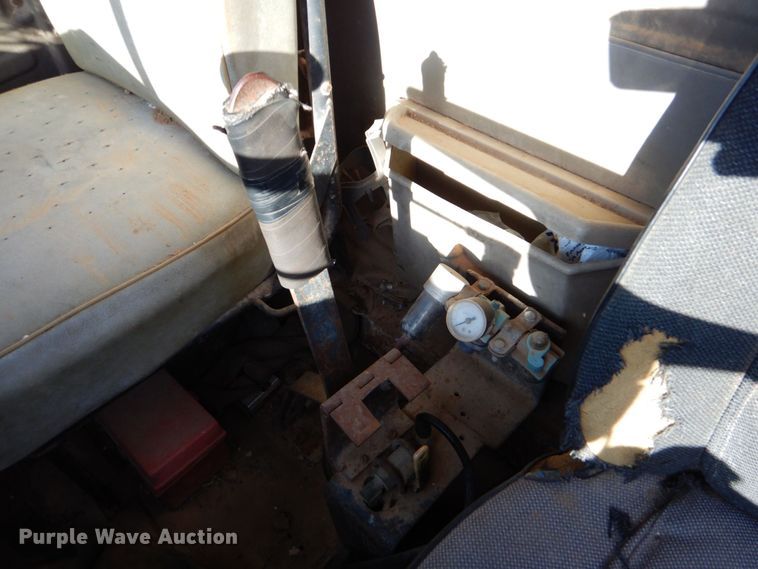 image for item DM4234 1985 Mack R686ST  dump truck