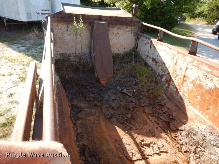 image for item DM4234 1985 Mack R686ST  dump truck