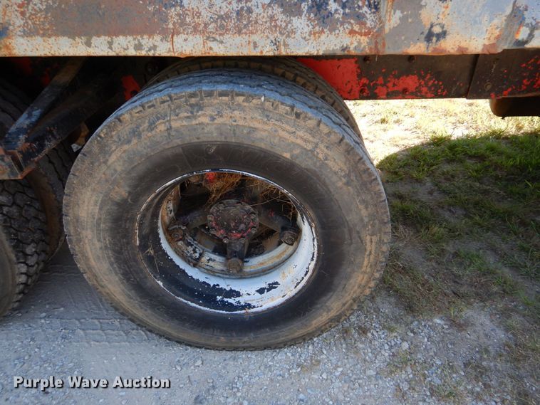 image for item DM4234 1985 Mack R686ST  dump truck