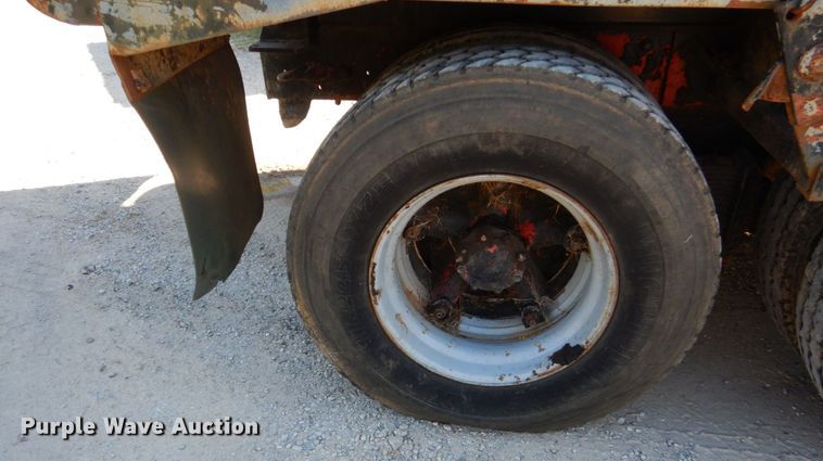 image for item DM4234 1985 Mack R686ST  dump truck