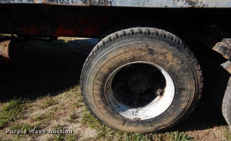 image for item DM4234 1985 Mack R686ST  dump truck