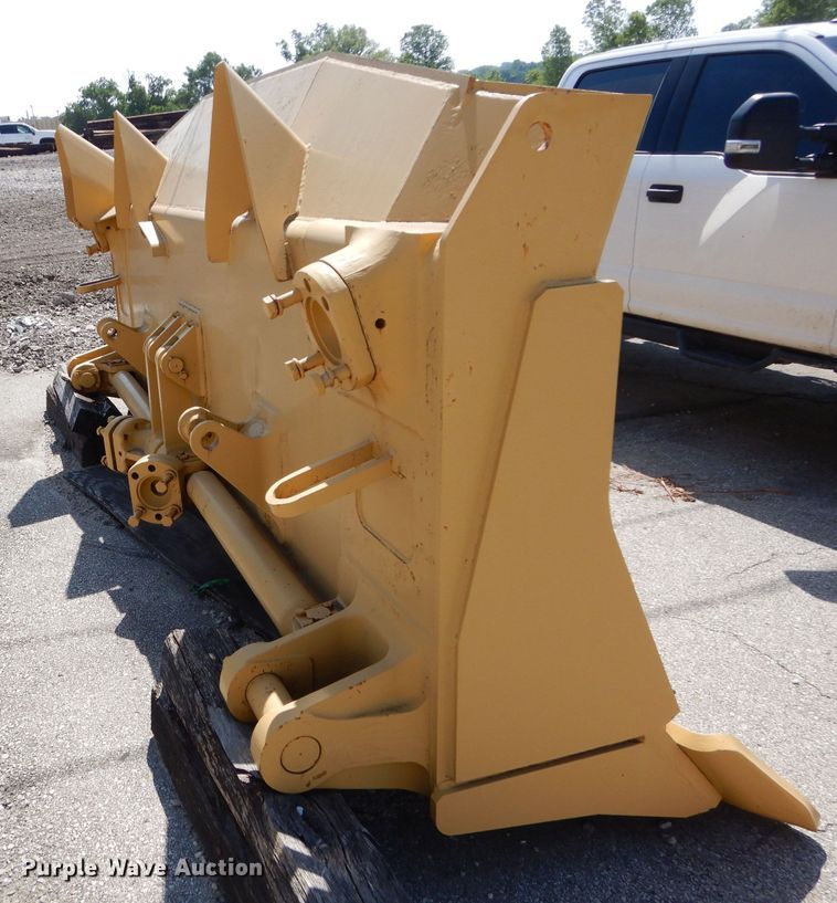 image for item DM4475 Komatsu 355  dozer blade