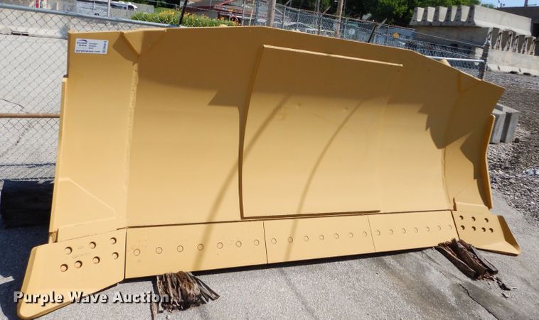 image for item DM4475 Komatsu 355  dozer blade