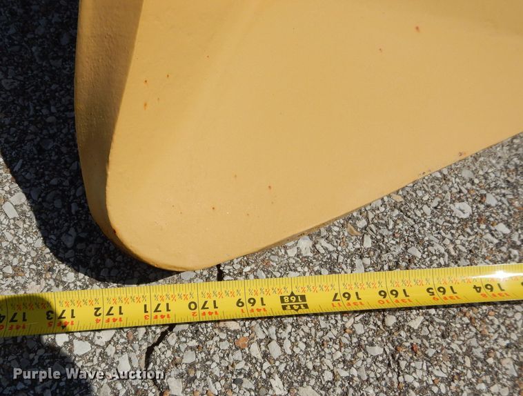 image for item DM4475 Komatsu 355  dozer blade