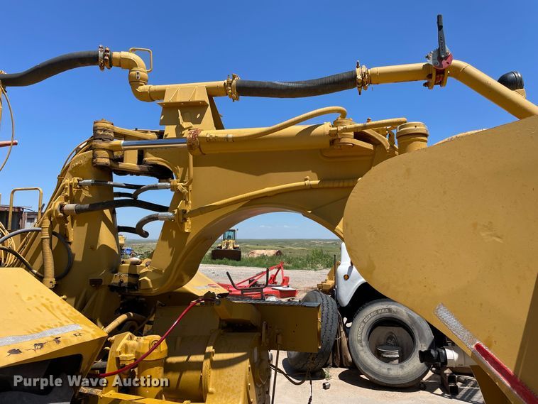 image for item DN5002 1988 Caterpillar 613C  water wagon