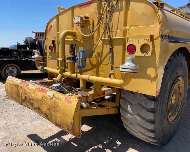 image for item DN5002 1988 Caterpillar 613C  water wagon