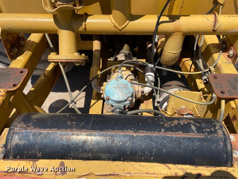 image for item DN5002 1988 Caterpillar 613C  water wagon