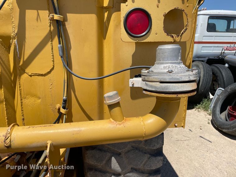image for item DN5002 1988 Caterpillar 613C  water wagon
