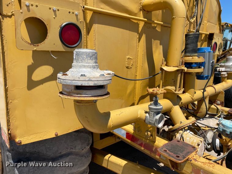 image for item DN5002 1988 Caterpillar 613C  water wagon
