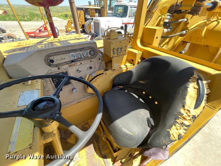 image for item DN5002 1988 Caterpillar 613C  water wagon