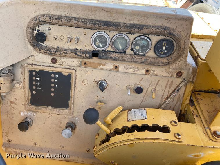 image for item DN5002 1988 Caterpillar 613C  water wagon