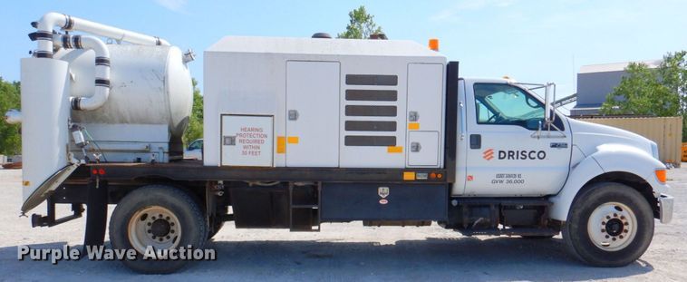 image for item DP4302 2009 Ford F750 Super Duty  vacuum truck