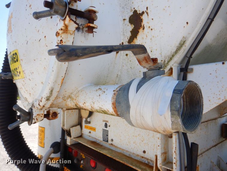 image for item DP4302 2009 Ford F750 Super Duty  vacuum truck