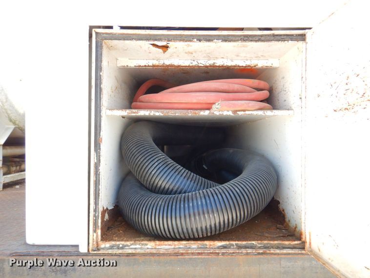 image for item DP4302 2009 Ford F750 Super Duty  vacuum truck