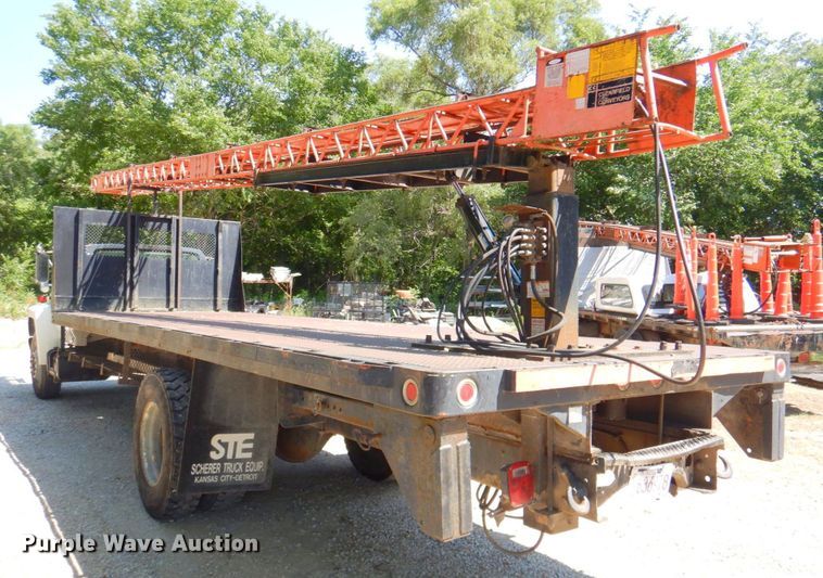 image for item DP4306 1992 Ford F700  flatbed truck