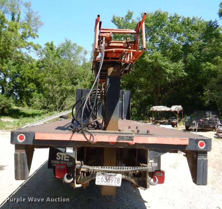 image for item DP4306 1992 Ford F700  flatbed truck