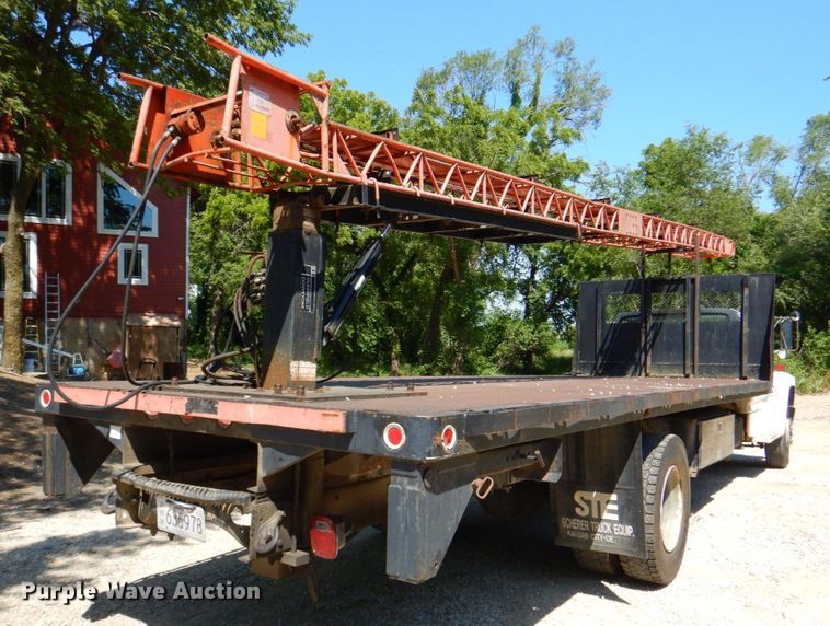 image for item DP4306 1992 Ford F700  flatbed truck