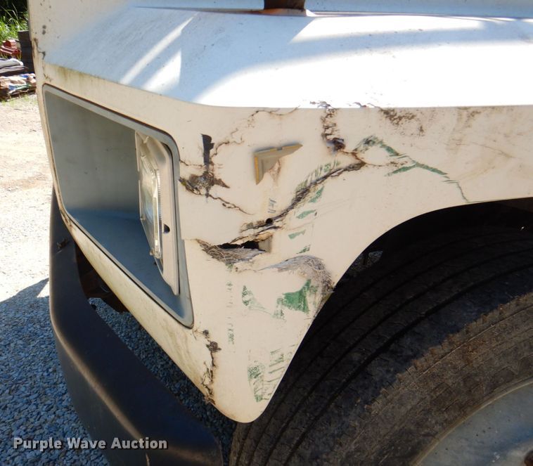 image for item DP4306 1992 Ford F700  flatbed truck