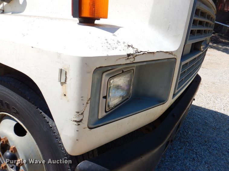 image for item DP4306 1992 Ford F700  flatbed truck