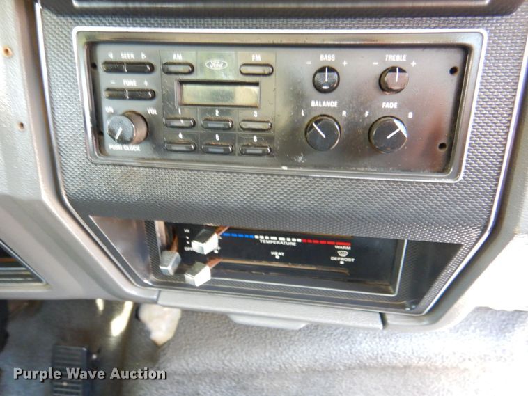 image for item DP4306 1992 Ford F700  flatbed truck