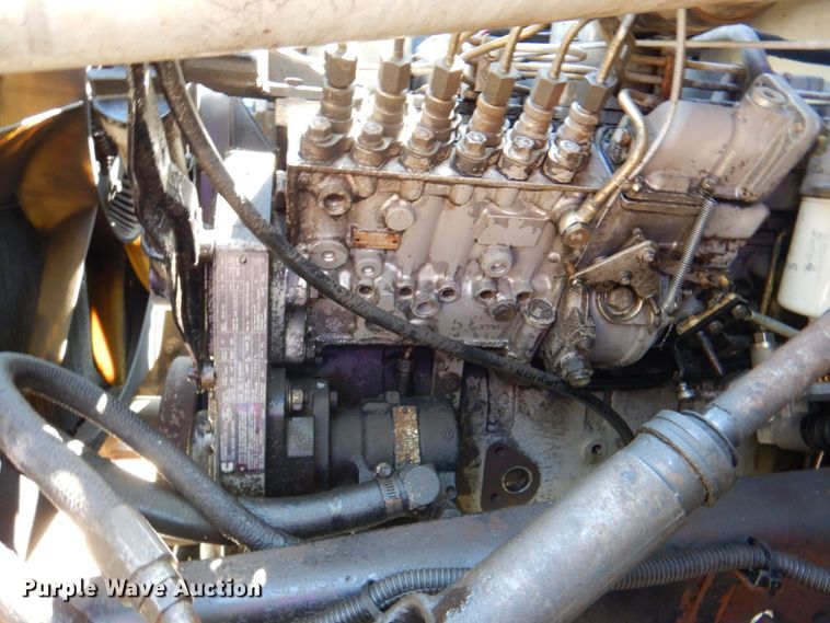 image for item DP4306 1992 Ford F700  flatbed truck