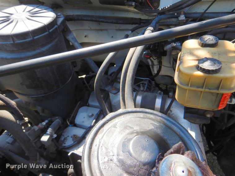 image for item DP4306 1992 Ford F700  flatbed truck