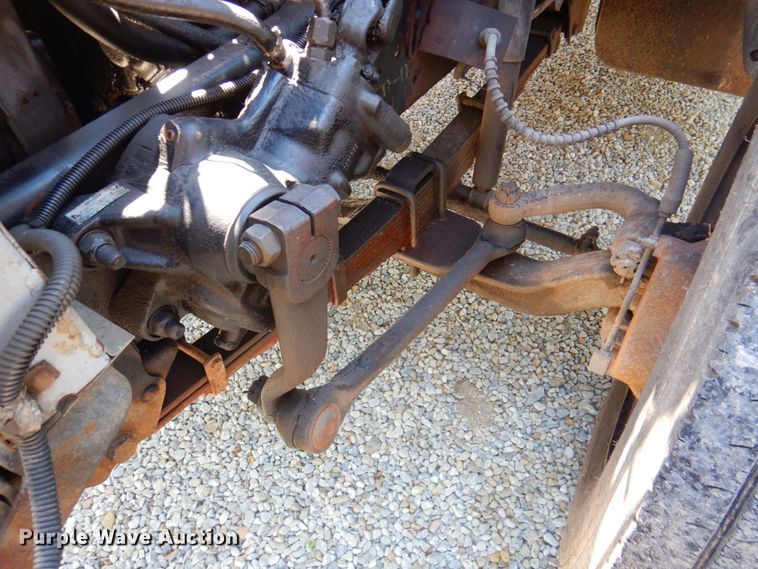 image for item DP4306 1992 Ford F700  flatbed truck