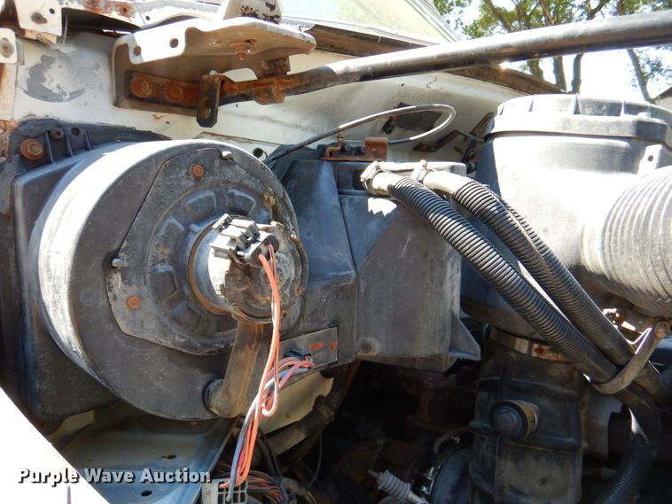 image for item DP4306 1992 Ford F700  flatbed truck