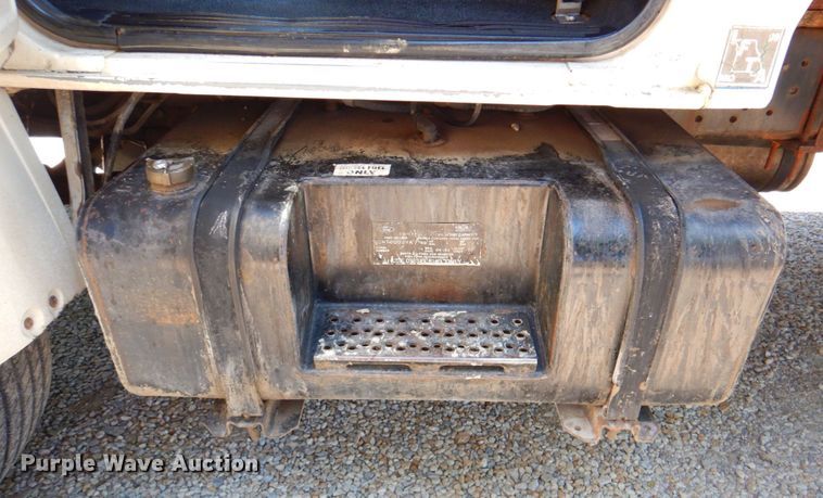 image for item DP4306 1992 Ford F700  flatbed truck