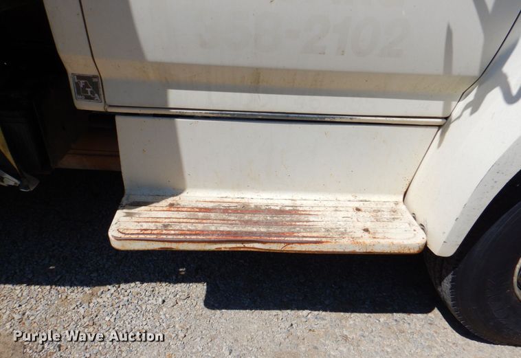 image for item DP4306 1992 Ford F700  flatbed truck