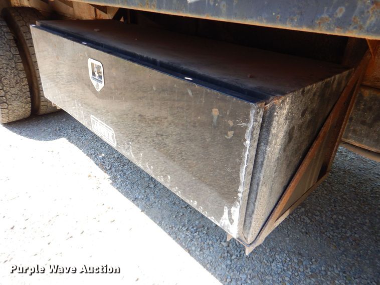 image for item DP4306 1992 Ford F700  flatbed truck