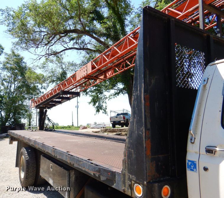 image for item DP4306 1992 Ford F700  flatbed truck