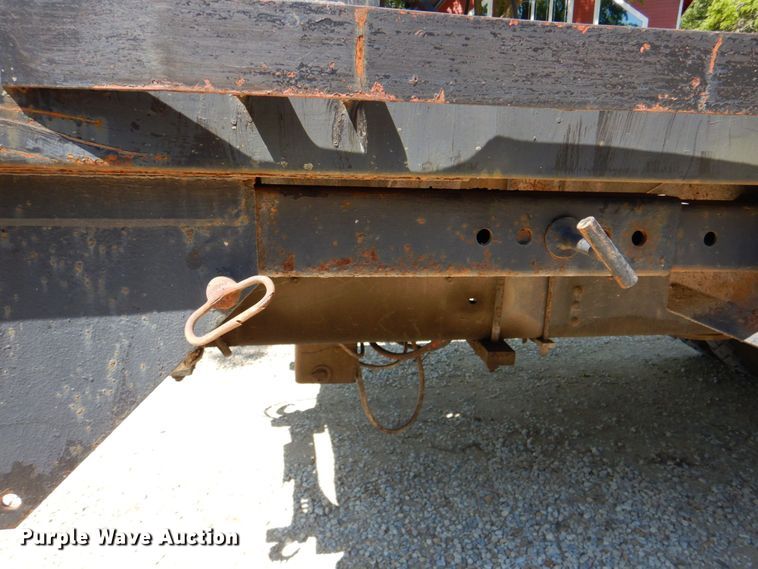 image for item DP4306 1992 Ford F700  flatbed truck