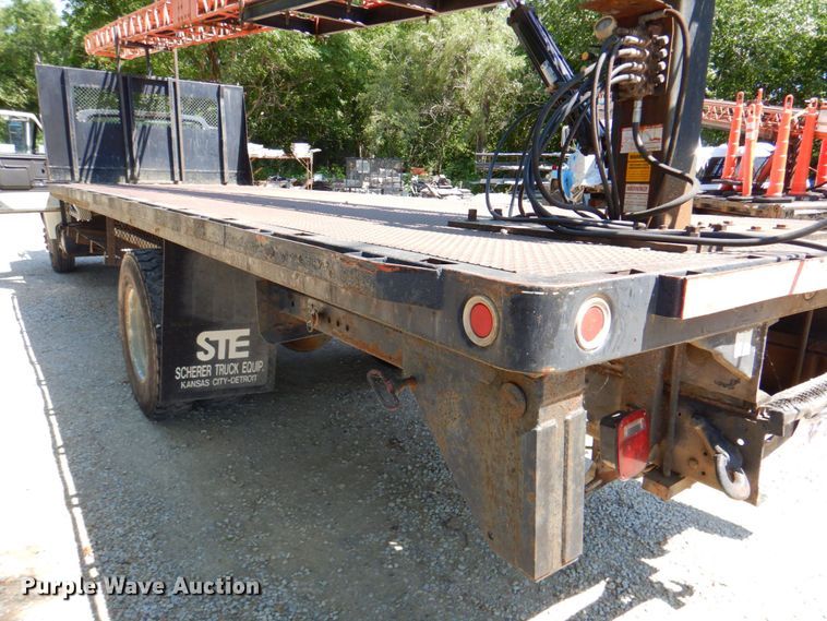 image for item DP4306 1992 Ford F700  flatbed truck