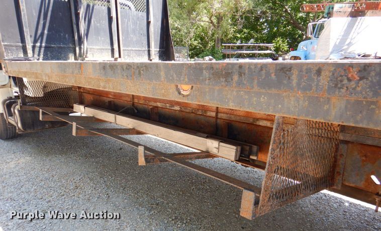 image for item DP4306 1992 Ford F700  flatbed truck