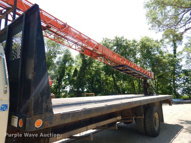 image for item DP4306 1992 Ford F700  flatbed truck