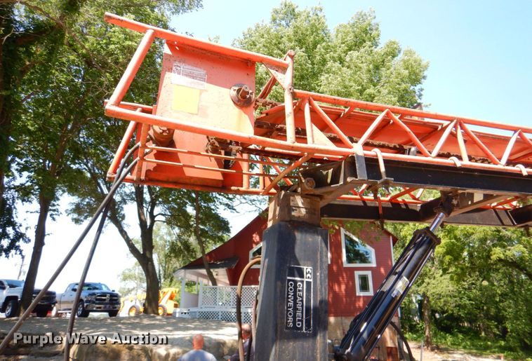 image for item DP4306 1992 Ford F700  flatbed truck