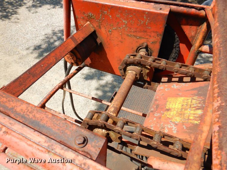 image for item DP4306 1992 Ford F700  flatbed truck