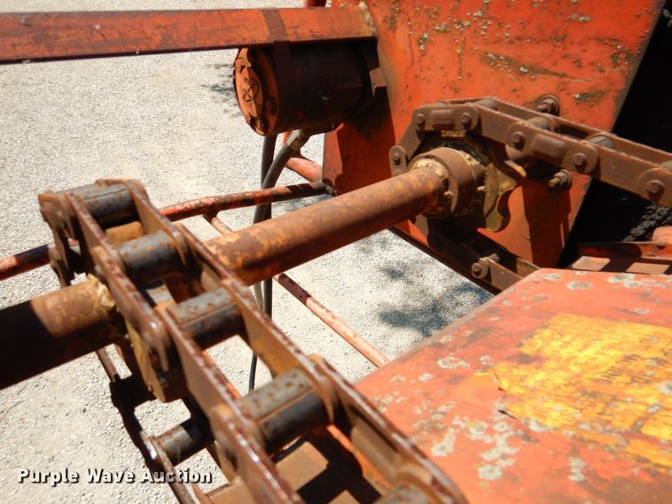 image for item DP4306 1992 Ford F700  flatbed truck