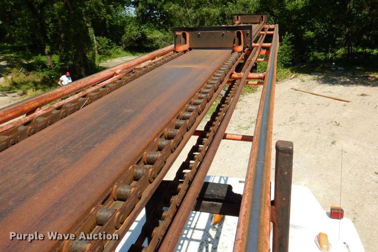 image for item DP4306 1992 Ford F700  flatbed truck