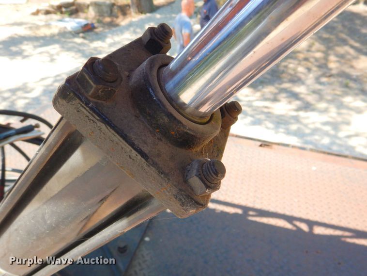 image for item DP4306 1992 Ford F700  flatbed truck