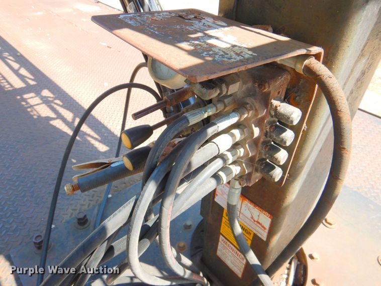 image for item DP4306 1992 Ford F700  flatbed truck