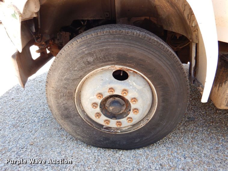 image for item DP4306 1992 Ford F700  flatbed truck