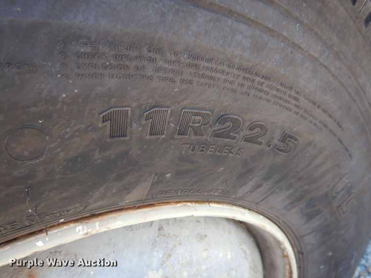 image for item DP4306 1992 Ford F700  flatbed truck