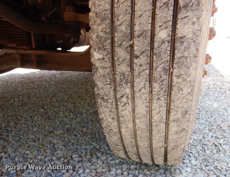 image for item DP4306 1992 Ford F700  flatbed truck