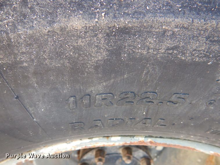 image for item DP4306 1992 Ford F700  flatbed truck