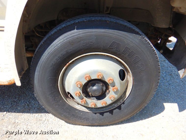 image for item DP4306 1992 Ford F700  flatbed truck